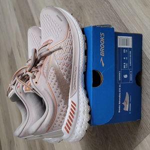Brooks Adrenaline GTS 21 in Hushed Violet/Rose Gold